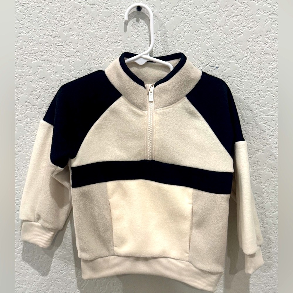Old Navy Boys Black and Cream Pullover Top